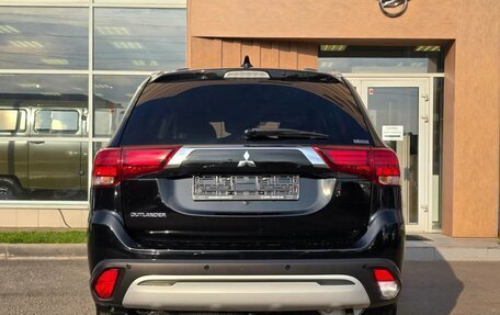 Mitsubishi Outlander III рестайлинг 3, 2021 год, 2 550 000 рублей, 5 фотография
