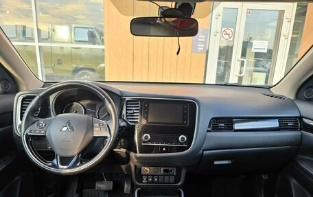 Mitsubishi Outlander III рестайлинг 3, 2021 год, 2 550 000 рублей, 7 фотография