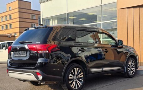 Mitsubishi Outlander III рестайлинг 3, 2021 год, 2 550 000 рублей, 6 фотография