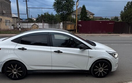 Hyundai Solaris II рестайлинг, 2015 год, 660 000 рублей, 2 фотография