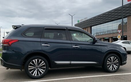Mitsubishi Outlander III рестайлинг 3, 2019 год, 2 950 000 рублей, 5 фотография