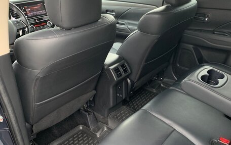 Mitsubishi Outlander III рестайлинг 3, 2019 год, 2 950 000 рублей, 13 фотография