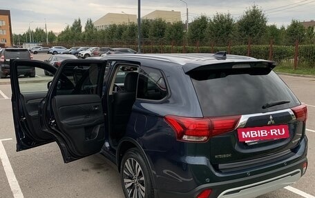 Mitsubishi Outlander III рестайлинг 3, 2019 год, 2 950 000 рублей, 7 фотография