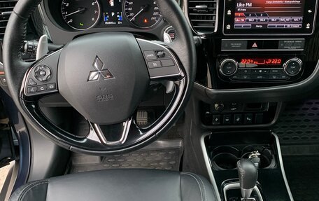Mitsubishi Outlander III рестайлинг 3, 2019 год, 2 950 000 рублей, 16 фотография