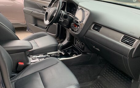 Mitsubishi Outlander III рестайлинг 3, 2019 год, 2 950 000 рублей, 12 фотография