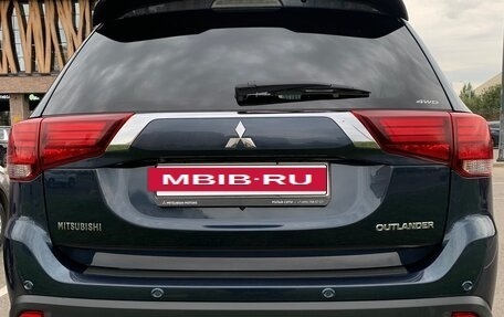 Mitsubishi Outlander III рестайлинг 3, 2019 год, 2 950 000 рублей, 8 фотография