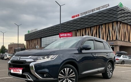 Mitsubishi Outlander III рестайлинг 3, 2019 год, 2 950 000 рублей, 2 фотография