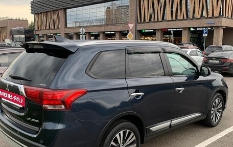 Mitsubishi Outlander III рестайлинг 3, 2019 год, 2 950 000 рублей, 3 фотография