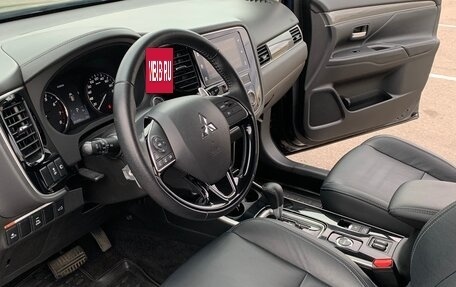 Mitsubishi Outlander III рестайлинг 3, 2019 год, 2 950 000 рублей, 11 фотография