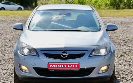 Opel Astra J, 2011 год, 736 000 рублей, 1 фотография