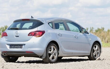 Opel Astra J, 2011 год, 736 000 рублей, 2 фотография