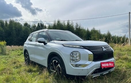 Mitsubishi Outlander, 2022 год, 3 550 000 рублей, 1 фотография