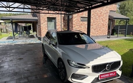 Volvo V60 II, 2022 год, 3 790 000 рублей, 1 фотография