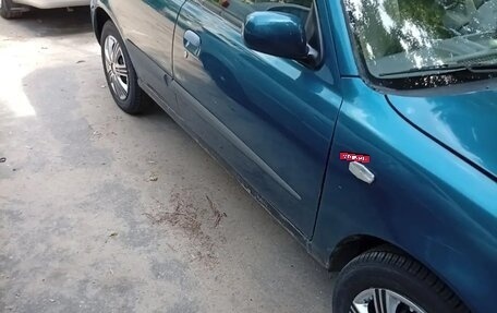 Nissan Micra II, 2001 год, 300 000 рублей, 3 фотография
