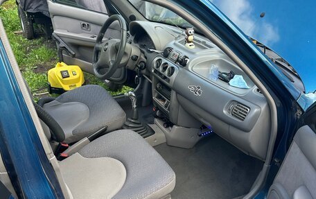 Nissan Micra II, 2001 год, 300 000 рублей, 26 фотография