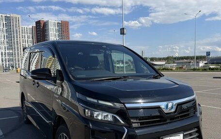 Toyota Voxy III, 2019 год, 2 700 000 рублей, 5 фотография
