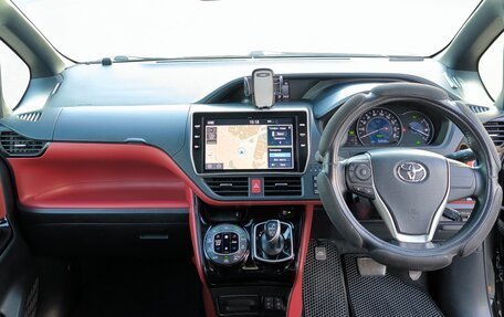 Toyota Voxy III, 2019 год, 2 700 000 рублей, 7 фотография