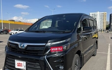 Toyota Voxy III, 2019 год, 2 700 000 рублей, 4 фотография