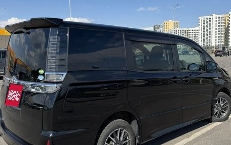 Toyota Voxy III, 2019 год, 2 700 000 рублей, 2 фотография