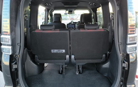 Toyota Voxy III, 2019 год, 2 700 000 рублей, 13 фотография