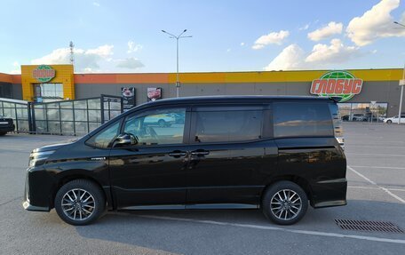 Toyota Voxy III, 2019 год, 2 700 000 рублей, 20 фотография