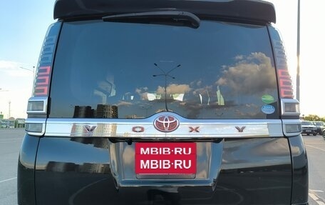 Toyota Voxy III, 2019 год, 2 700 000 рублей, 6 фотография