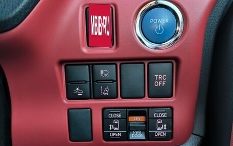 Toyota Voxy III, 2019 год, 2 700 000 рублей, 21 фотография