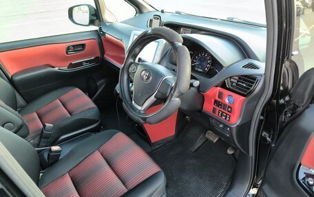 Toyota Voxy III, 2019 год, 2 700 000 рублей, 28 фотография