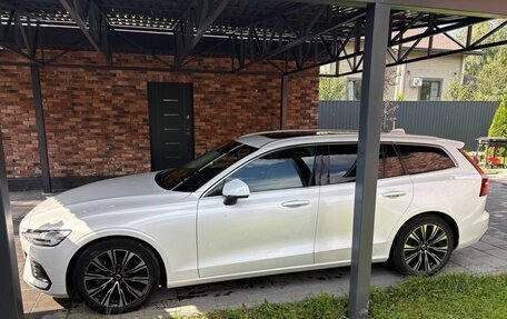 Volvo V60 II, 2022 год, 3 790 000 рублей, 3 фотография