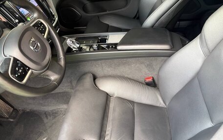 Volvo V60 II, 2022 год, 3 790 000 рублей, 10 фотография