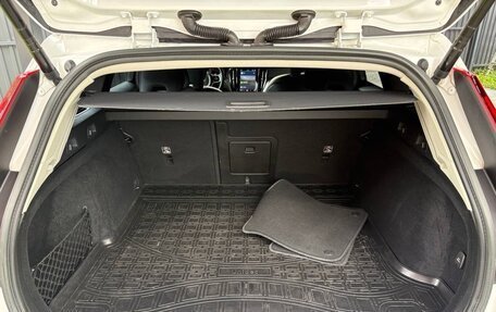 Volvo V60 II, 2022 год, 3 790 000 рублей, 13 фотография