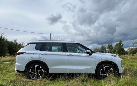 Mitsubishi Outlander, 2022 год, 3 550 000 рублей, 5 фотография