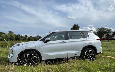 Mitsubishi Outlander, 2022 год, 3 550 000 рублей, 6 фотография