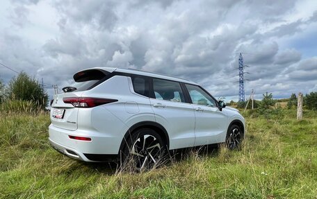 Mitsubishi Outlander, 2022 год, 3 550 000 рублей, 10 фотография