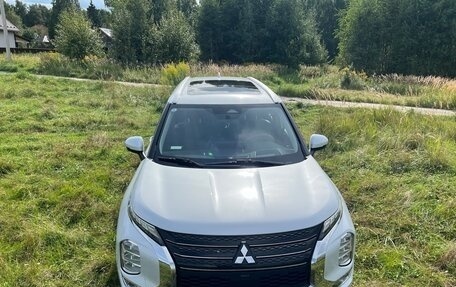 Mitsubishi Outlander, 2022 год, 3 550 000 рублей, 3 фотография