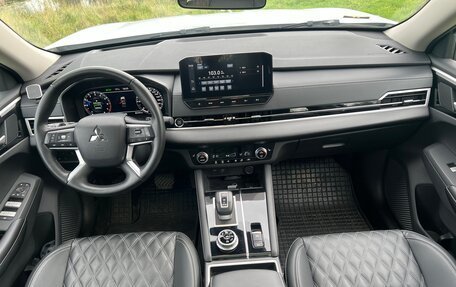Mitsubishi Outlander, 2022 год, 3 550 000 рублей, 24 фотография