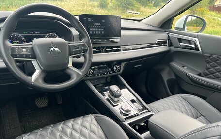Mitsubishi Outlander, 2022 год, 3 550 000 рублей, 23 фотография
