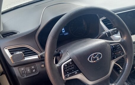 Hyundai Solaris II рестайлинг, 2019 год, 900 000 рублей, 6 фотография