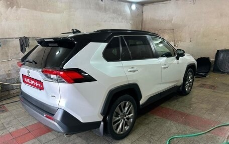 Toyota RAV4, 2021 год, 3 380 000 рублей, 6 фотография