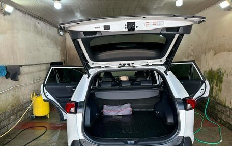 Toyota RAV4, 2021 год, 3 380 000 рублей, 15 фотография