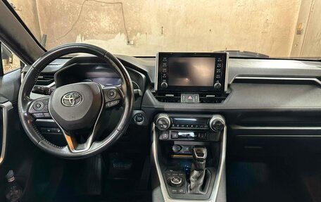 Toyota RAV4, 2021 год, 3 380 000 рублей, 10 фотография