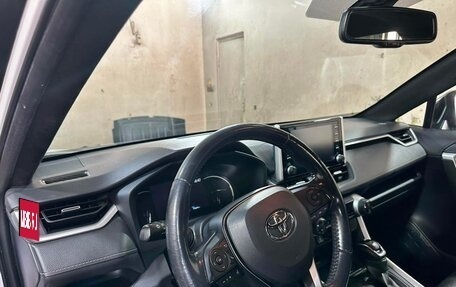 Toyota RAV4, 2021 год, 3 380 000 рублей, 9 фотография