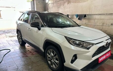 Toyota RAV4, 2021 год, 3 380 000 рублей, 16 фотография