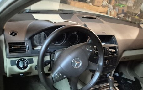 Mercedes-Benz C-Класс, 2010 год, 550 000 рублей, 3 фотография