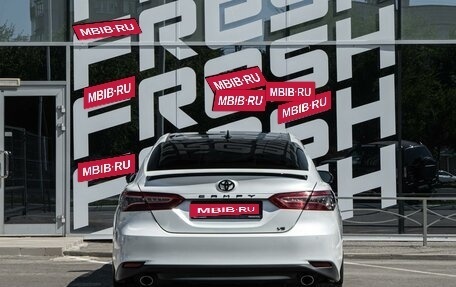 Toyota Camry, 2018 год, 3 049 000 рублей, 4 фотография