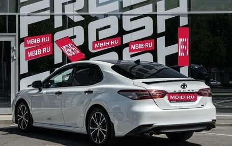 Toyota Camry, 2018 год, 3 049 000 рублей, 2 фотография