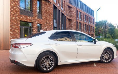 Toyota Camry, 2021 год, 3 050 000 рублей, 10 фотография