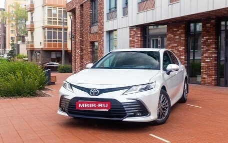 Toyota Camry, 2021 год, 3 050 000 рублей, 2 фотография
