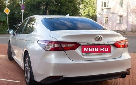 Toyota Camry, 2021 год, 3 050 000 рублей, 7 фотография