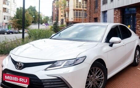 Toyota Camry, 2021 год, 3 050 000 рублей, 3 фотография